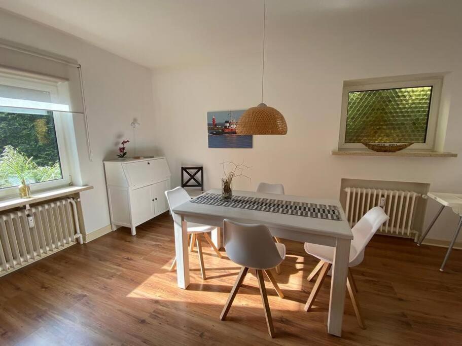 Feddersen Living Grosse Ferienwohnung - Garten - Terrasse - Smart Tv - Netflix Brunsbuttel Exterior photo