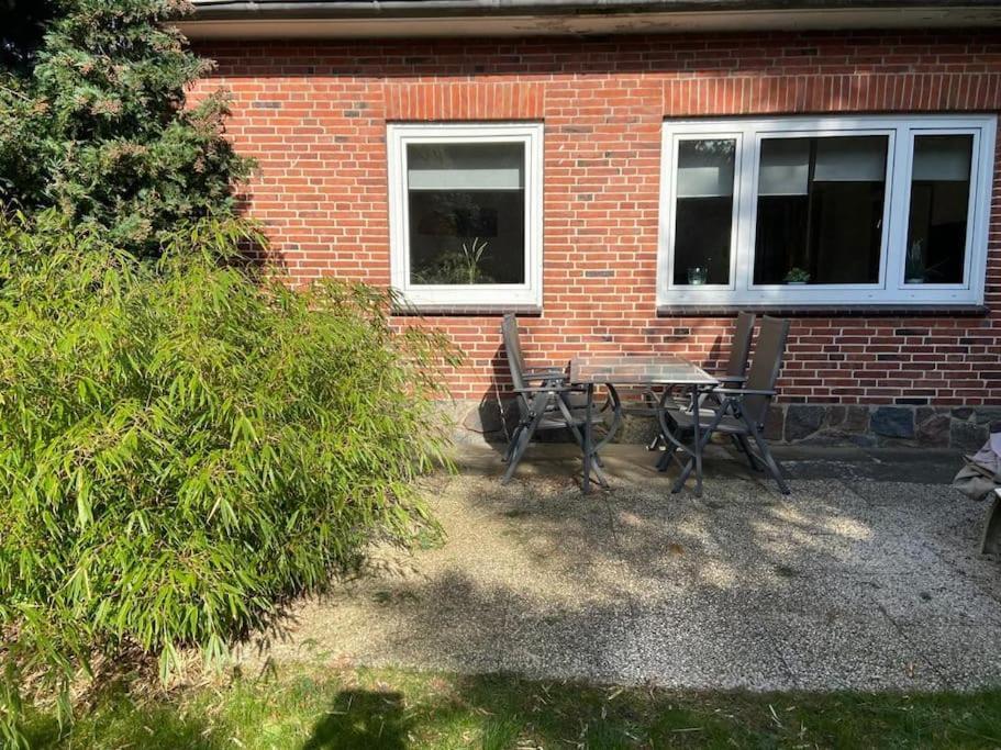 Feddersen Living Grosse Ferienwohnung - Garten - Terrasse - Smart Tv - Netflix Brunsbuttel Exterior photo